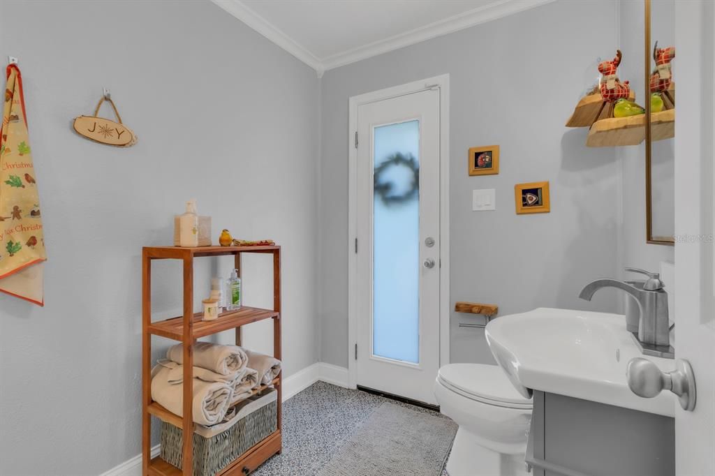 En Venta: $725,000 (4 camas, 3 baños, 2423 Pies cuadrados)