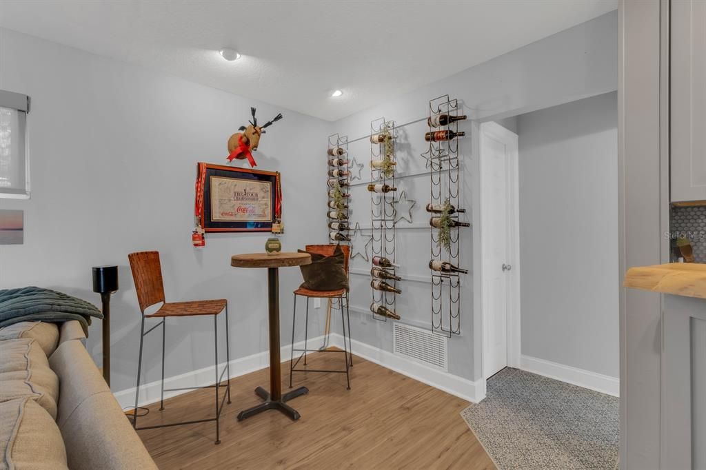 En Venta: $725,000 (4 camas, 3 baños, 2423 Pies cuadrados)