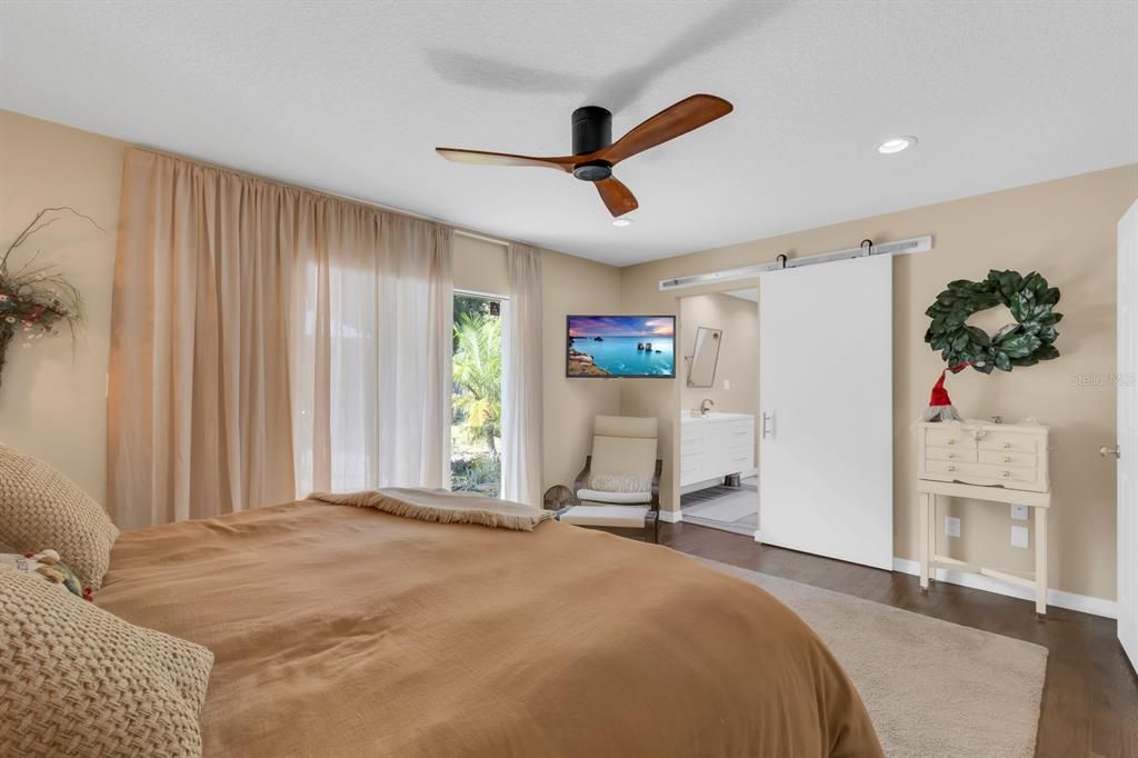 En Venta: $725,000 (4 camas, 3 baños, 2423 Pies cuadrados)