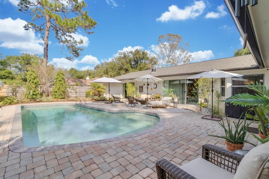 En Venta: $725,000 (4 camas, 3 baños, 2423 Pies cuadrados)