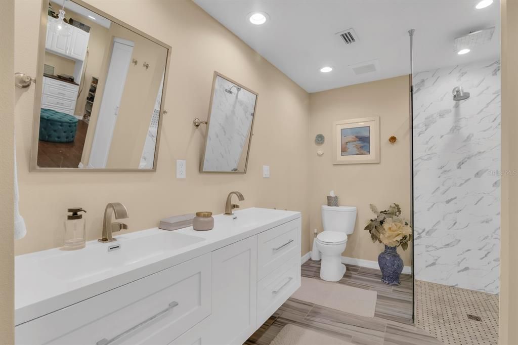 En Venta: $725,000 (4 camas, 3 baños, 2423 Pies cuadrados)