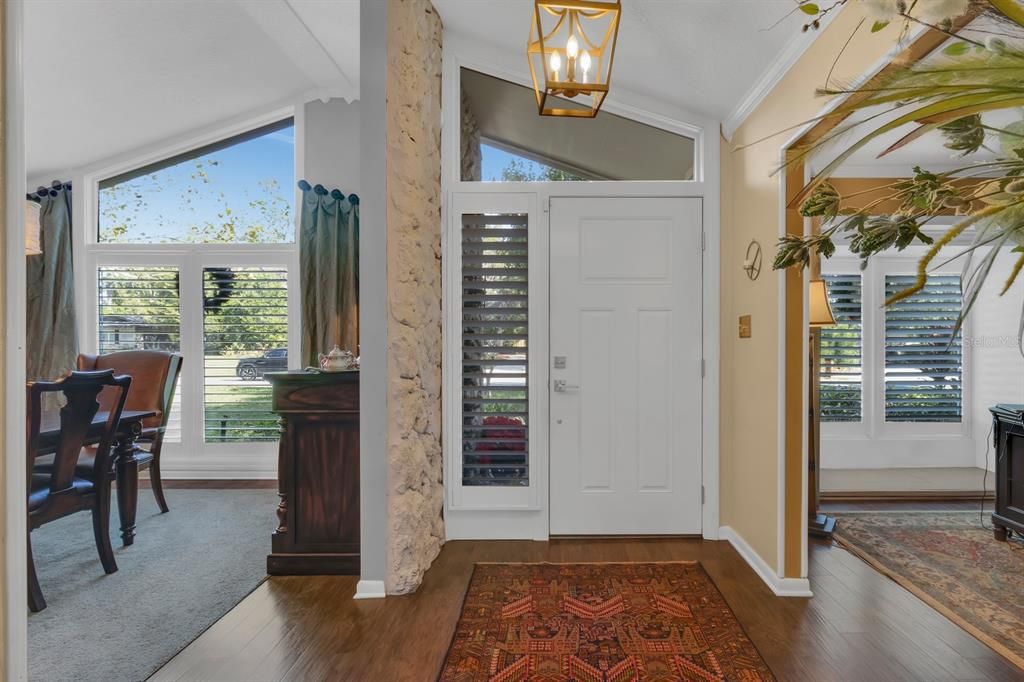 En Venta: $725,000 (4 camas, 3 baños, 2423 Pies cuadrados)