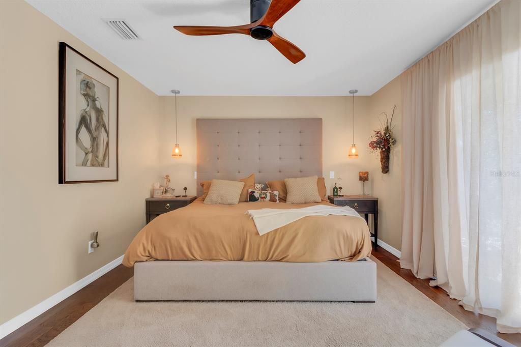 En Venta: $725,000 (4 camas, 3 baños, 2423 Pies cuadrados)