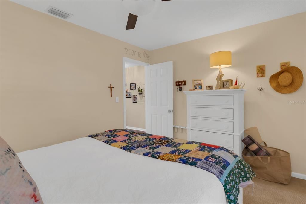 En Venta: $725,000 (4 camas, 3 baños, 2423 Pies cuadrados)