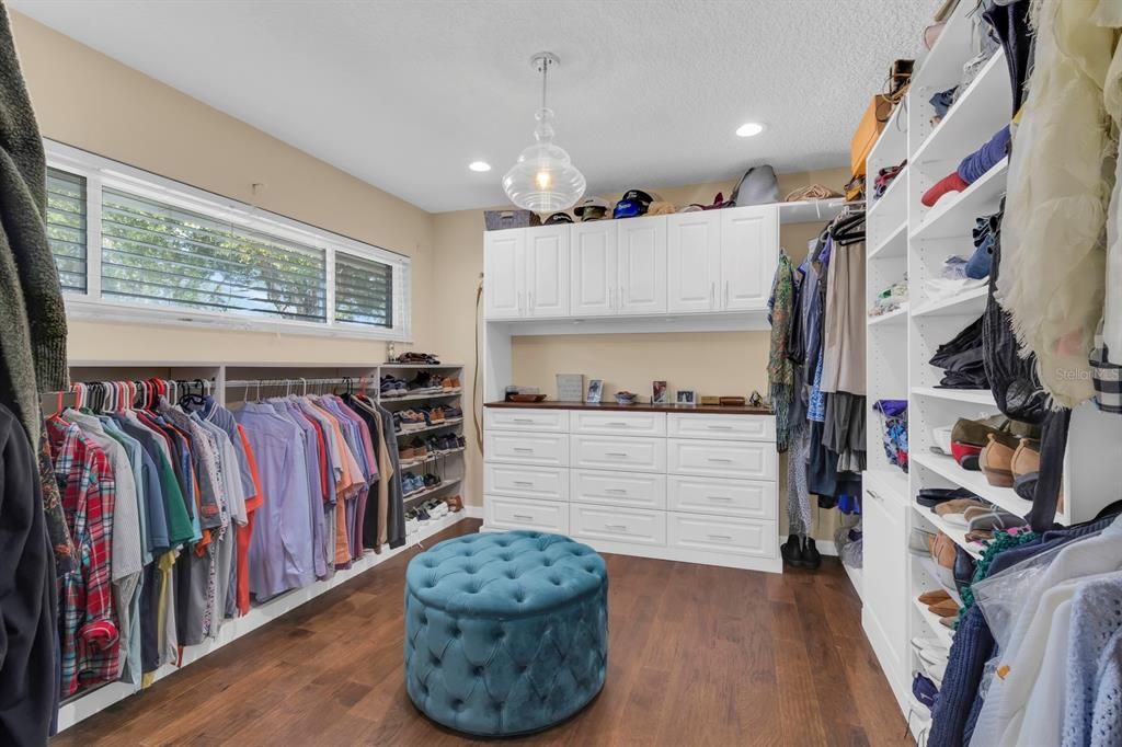 En Venta: $725,000 (4 camas, 3 baños, 2423 Pies cuadrados)