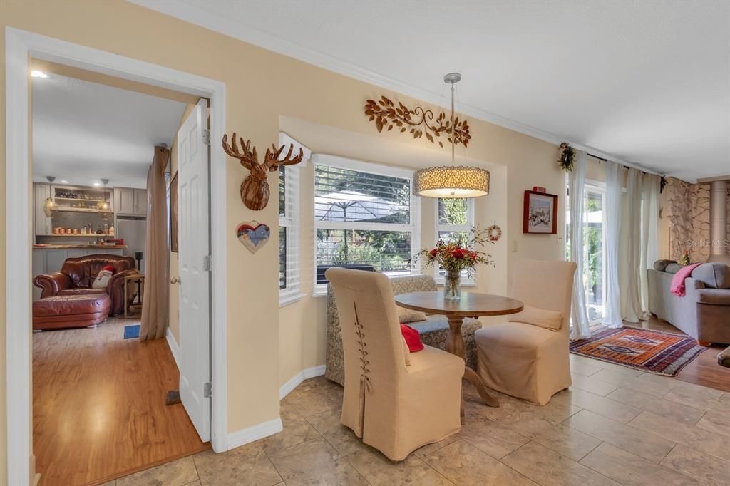 En Venta: $725,000 (4 camas, 3 baños, 2423 Pies cuadrados)