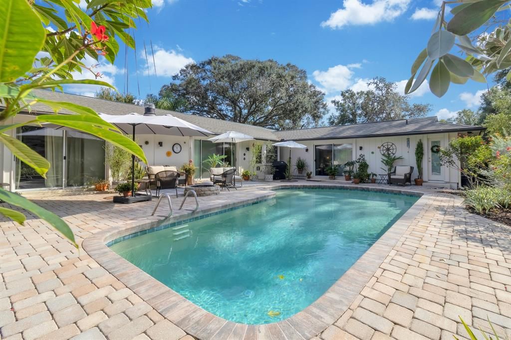 En Venta: $725,000 (4 camas, 3 baños, 2423 Pies cuadrados)