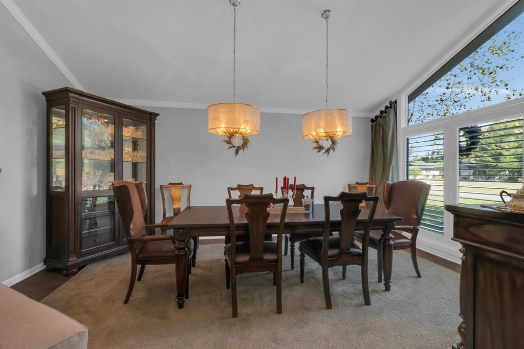 En Venta: $725,000 (4 camas, 3 baños, 2423 Pies cuadrados)