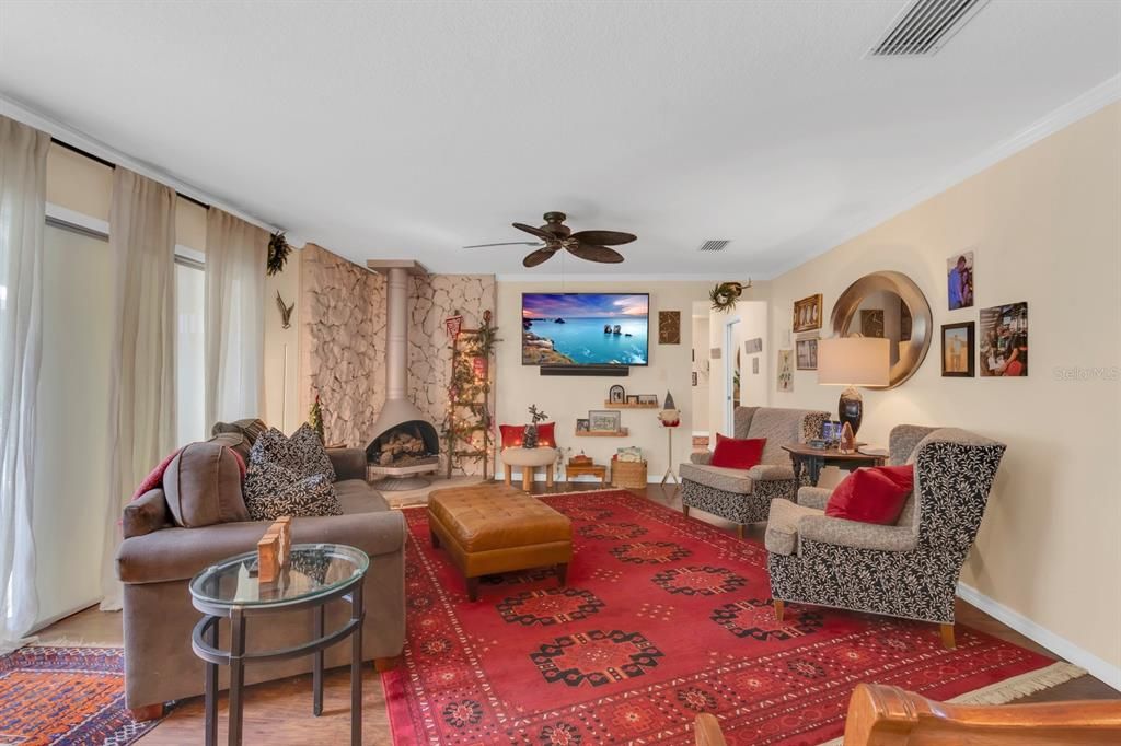 En Venta: $725,000 (4 camas, 3 baños, 2423 Pies cuadrados)