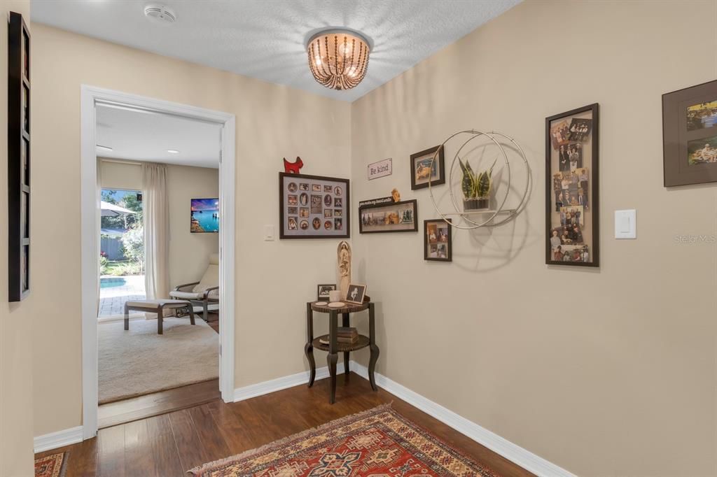 En Venta: $725,000 (4 camas, 3 baños, 2423 Pies cuadrados)