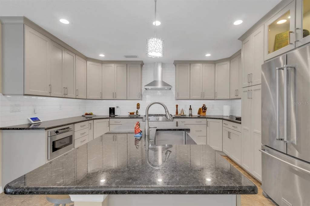 En Venta: $725,000 (4 camas, 3 baños, 2423 Pies cuadrados)