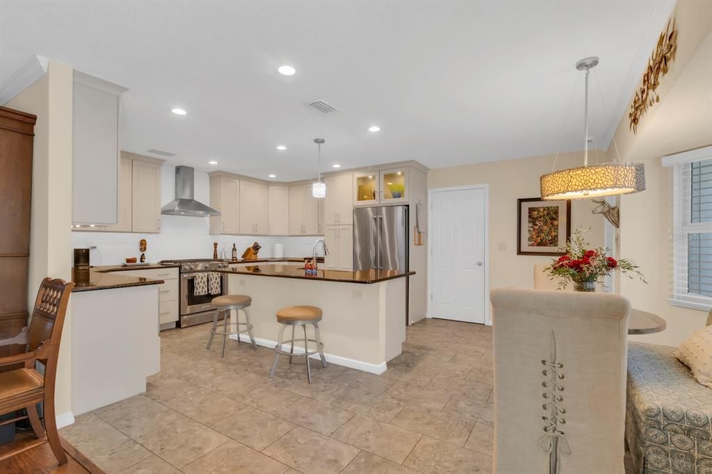 En Venta: $725,000 (4 camas, 3 baños, 2423 Pies cuadrados)