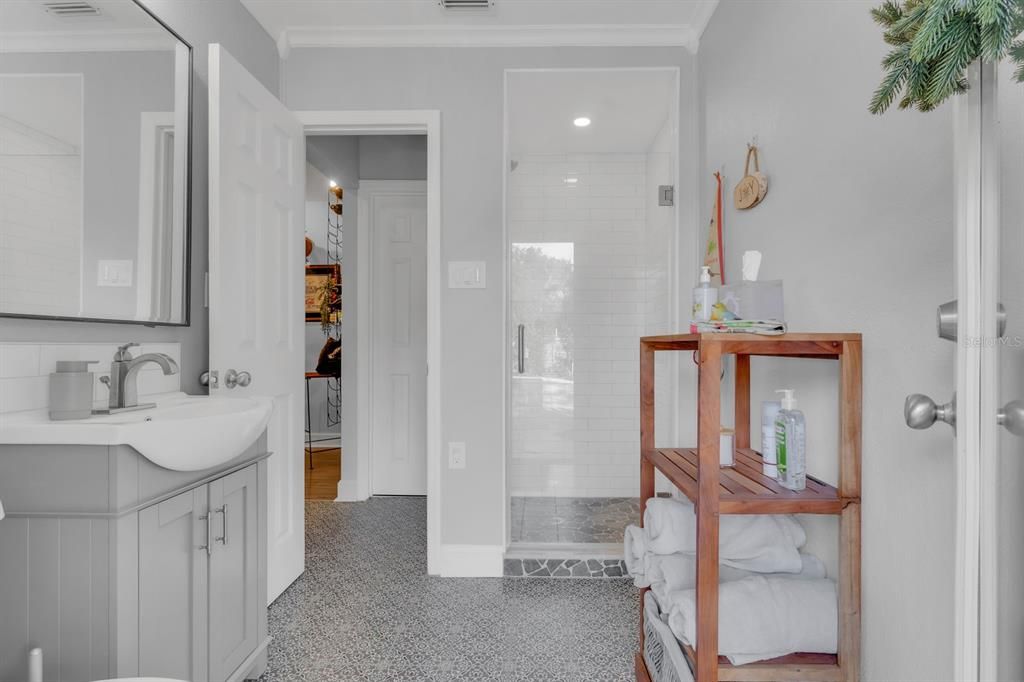 En Venta: $725,000 (4 camas, 3 baños, 2423 Pies cuadrados)