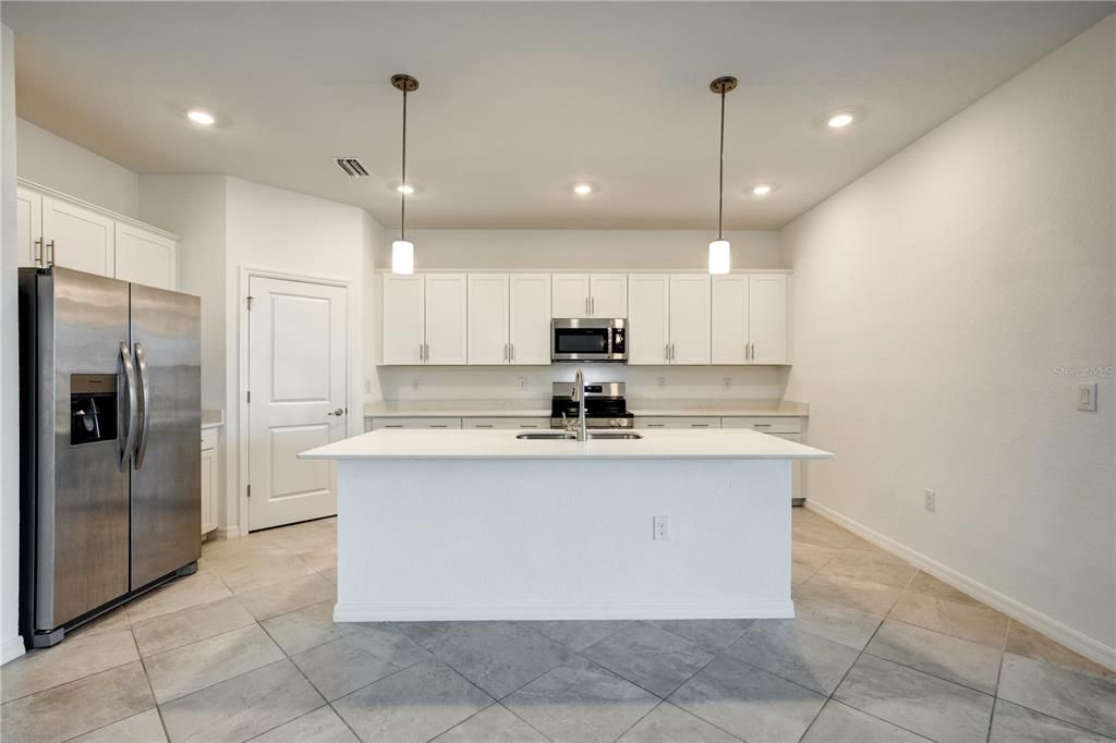 For Rent: $3,000 (3 beds, 3 baths, 2214 Square Feet)