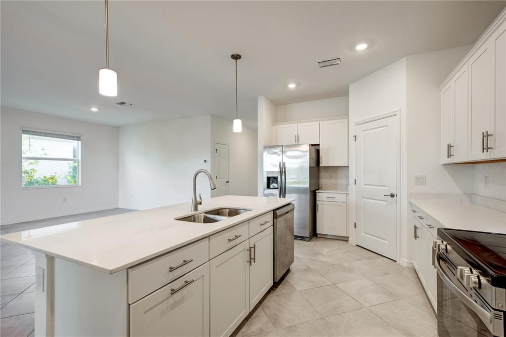 For Rent: $3,000 (3 beds, 3 baths, 2214 Square Feet)