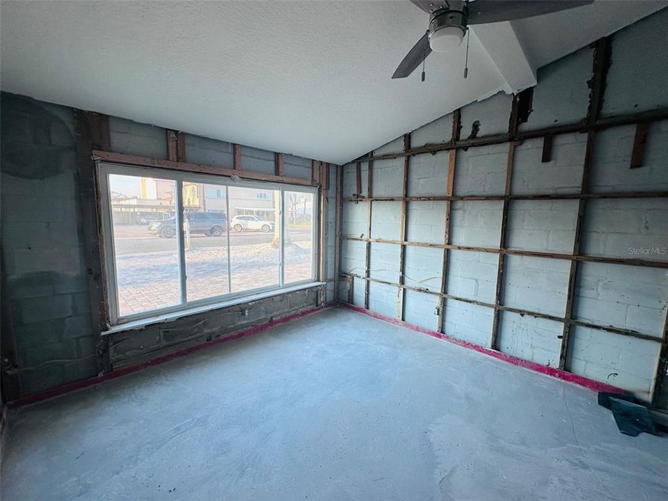 合同活跃: $499,990 (4 贝兹, 3 浴室, 1560 平方英尺)