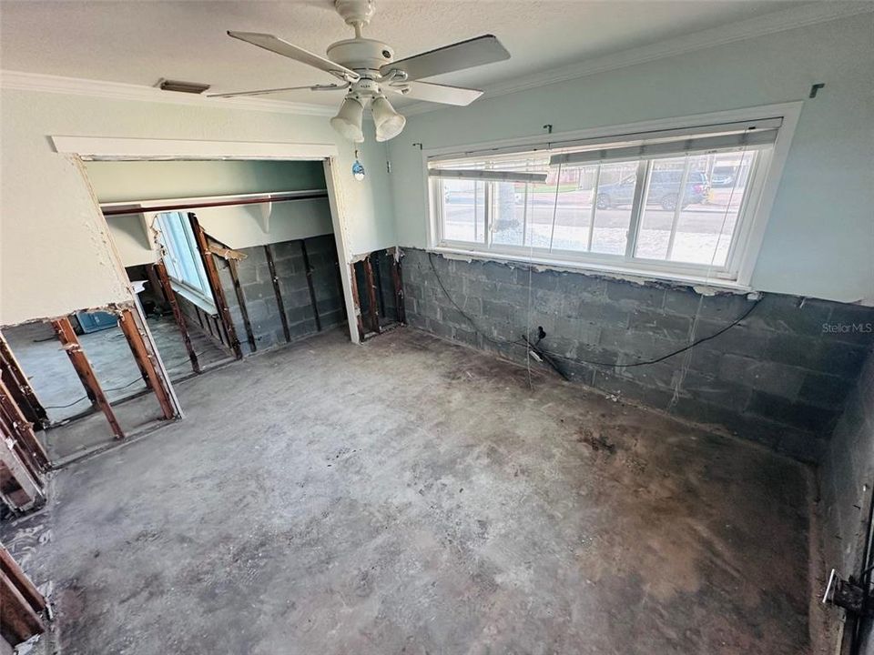 合同活跃: $499,990 (4 贝兹, 3 浴室, 1560 平方英尺)