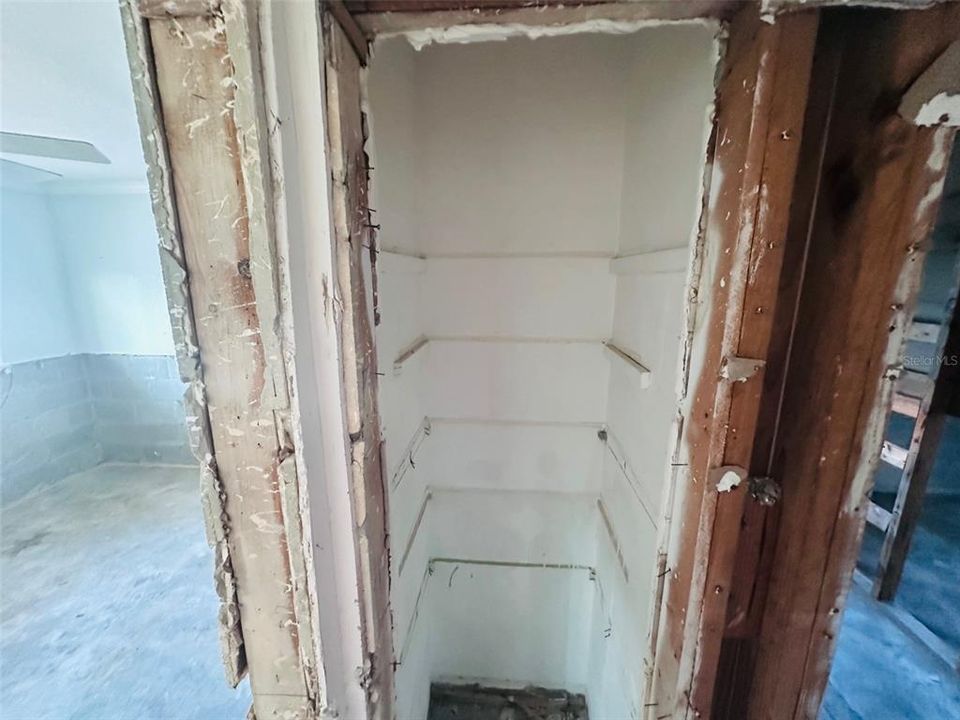 合同活跃: $499,990 (4 贝兹, 3 浴室, 1560 平方英尺)