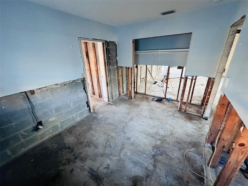 合同活跃: $499,990 (4 贝兹, 3 浴室, 1560 平方英尺)