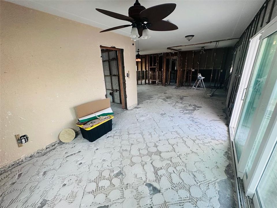 合同活跃: $499,990 (4 贝兹, 3 浴室, 1560 平方英尺)