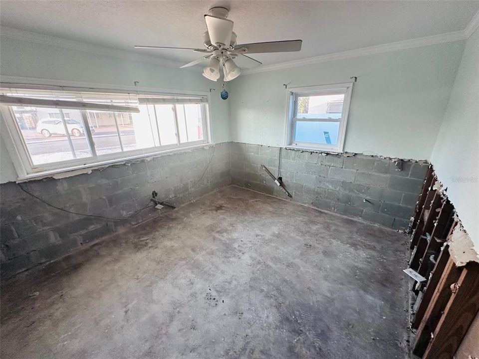 合同活跃: $499,990 (4 贝兹, 3 浴室, 1560 平方英尺)