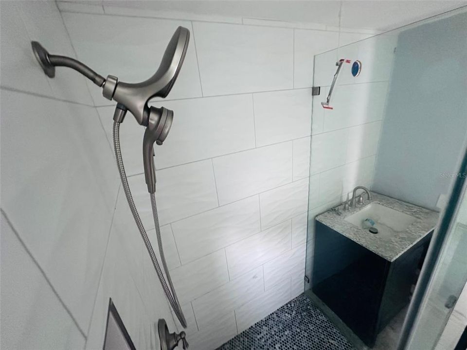 合同活跃: $499,990 (4 贝兹, 3 浴室, 1560 平方英尺)