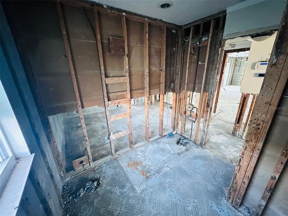 合同活跃: $499,990 (4 贝兹, 3 浴室, 1560 平方英尺)