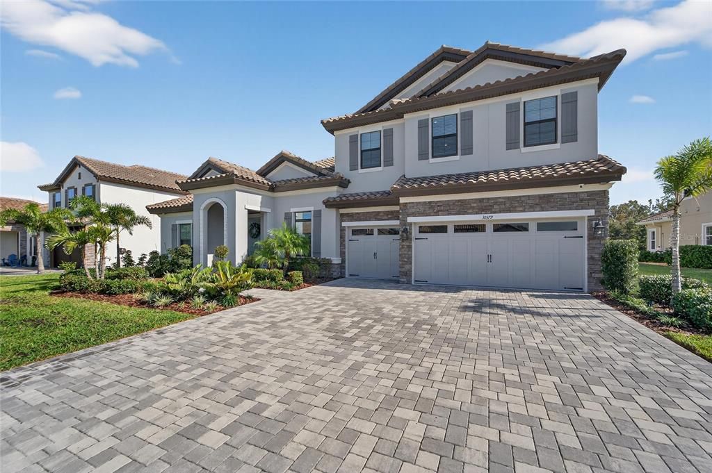 For Sale: $1,420,000 (5 beds, 4 baths, 4675 Square Feet)