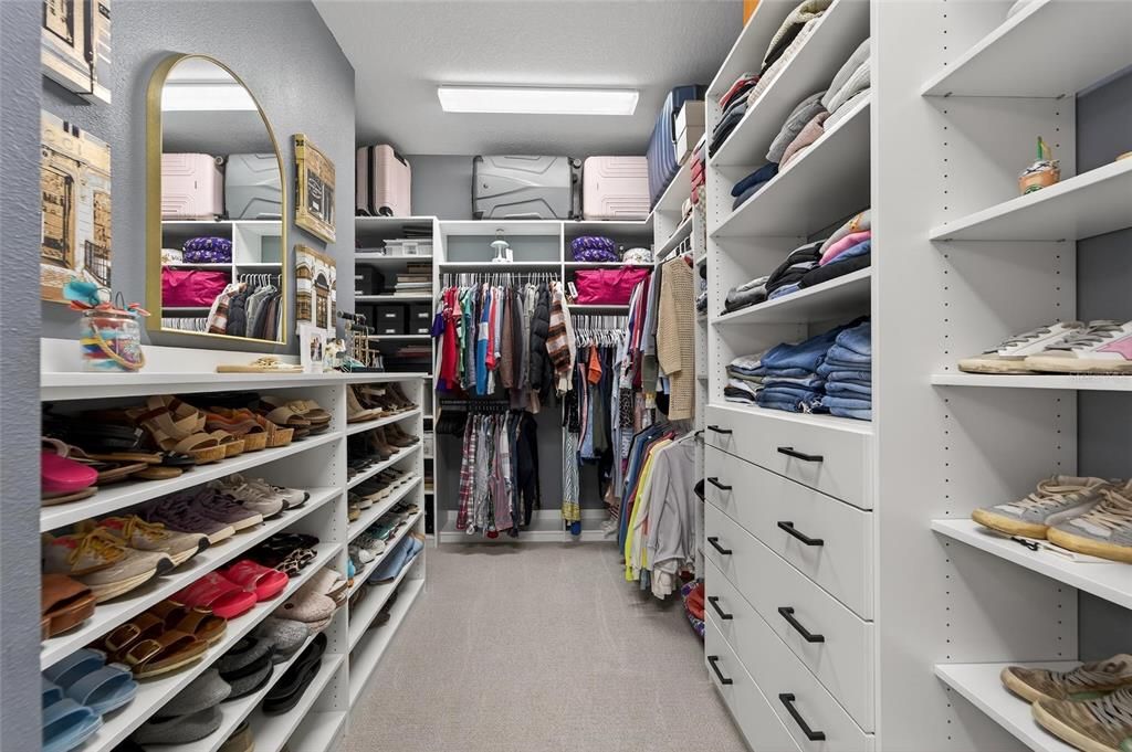 For Sale: $1,420,000 (5 beds, 4 baths, 4675 Square Feet)