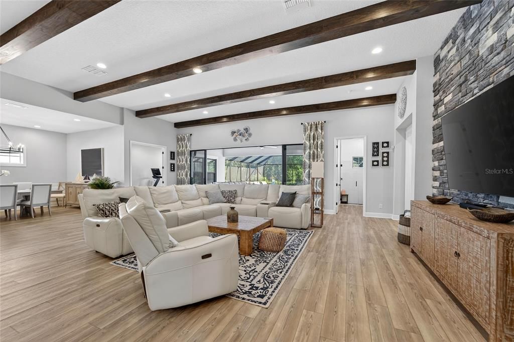 For Sale: $1,420,000 (5 beds, 4 baths, 4675 Square Feet)