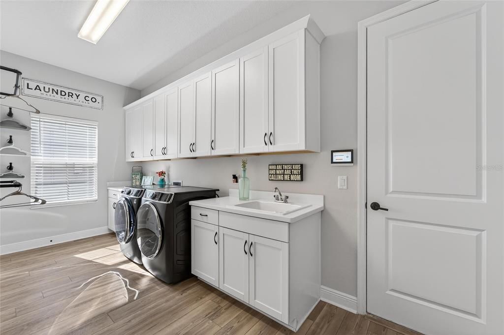 For Sale: $1,420,000 (5 beds, 4 baths, 4675 Square Feet)