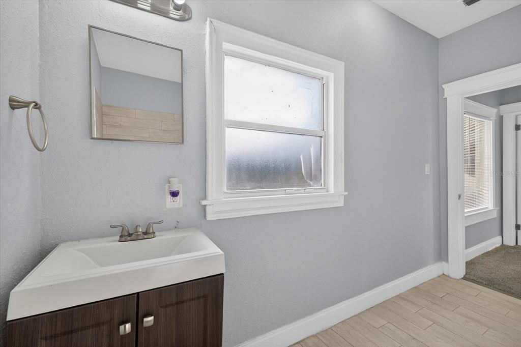 For Rent: $3,900 (3 beds, 2 baths, 2032 Square Feet)