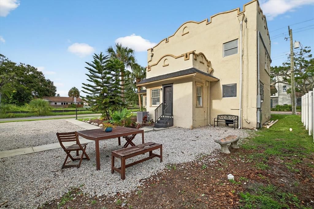 For Rent: $3,900 (3 beds, 2 baths, 2032 Square Feet)