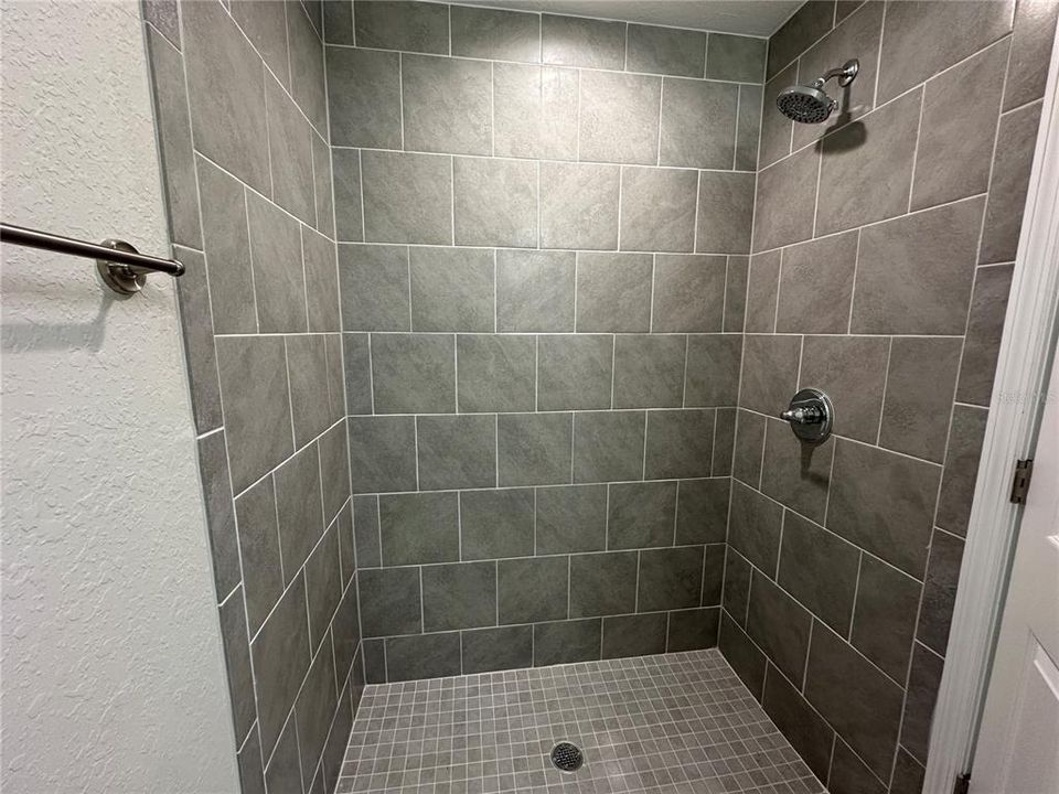 For Sale: $225,000 (3 beds, 2 baths, 1084 Square Feet)