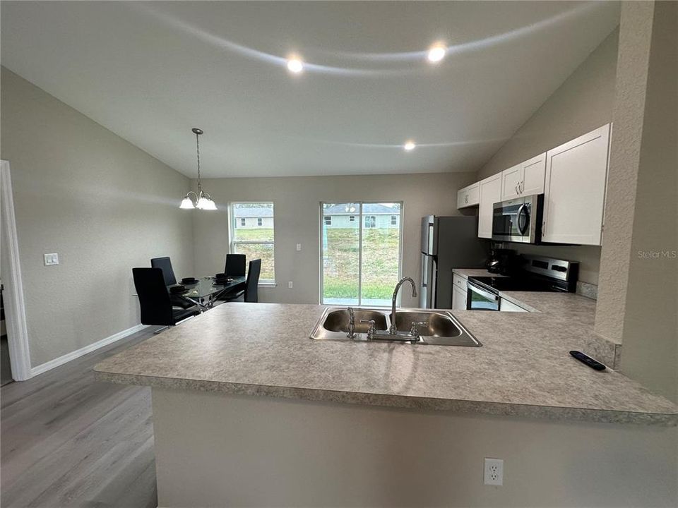 For Sale: $225,000 (3 beds, 2 baths, 1084 Square Feet)