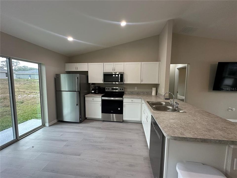 For Sale: $225,000 (3 beds, 2 baths, 1084 Square Feet)