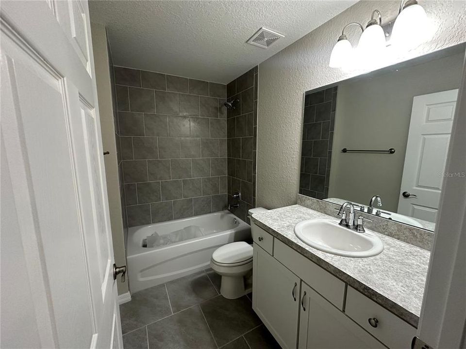 For Sale: $225,000 (3 beds, 2 baths, 1084 Square Feet)