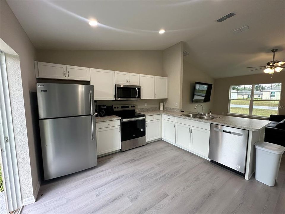 For Sale: $225,000 (3 beds, 2 baths, 1084 Square Feet)