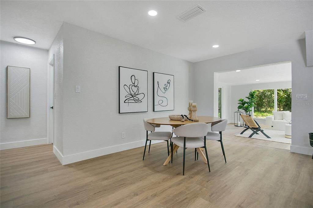 En Venta: $435,000 (3 camas, 2 baños, 1727 Pies cuadrados)