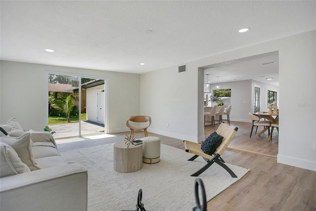 En Venta: $435,000 (3 camas, 2 baños, 1727 Pies cuadrados)