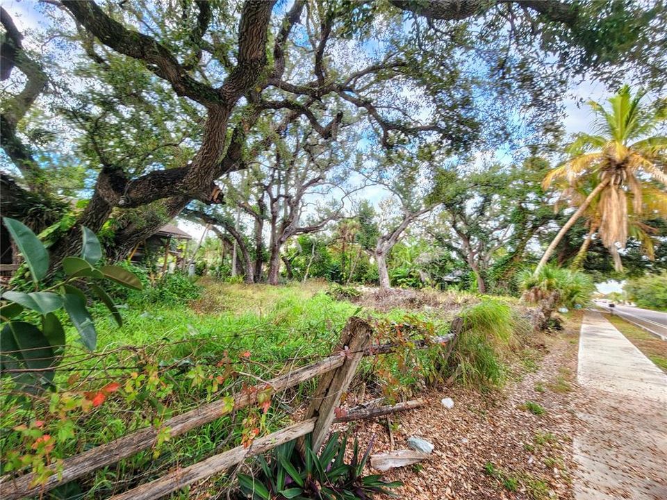 For Sale: $750,000 (4 beds, 4 baths, 3080 Square Feet)