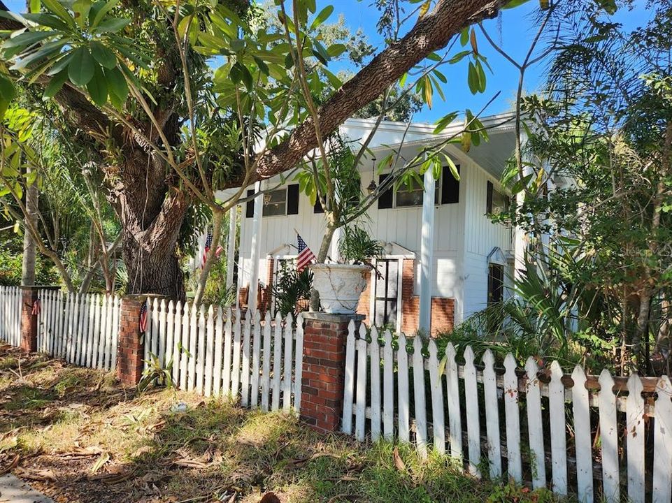 For Sale: $750,000 (4 beds, 4 baths, 3080 Square Feet)