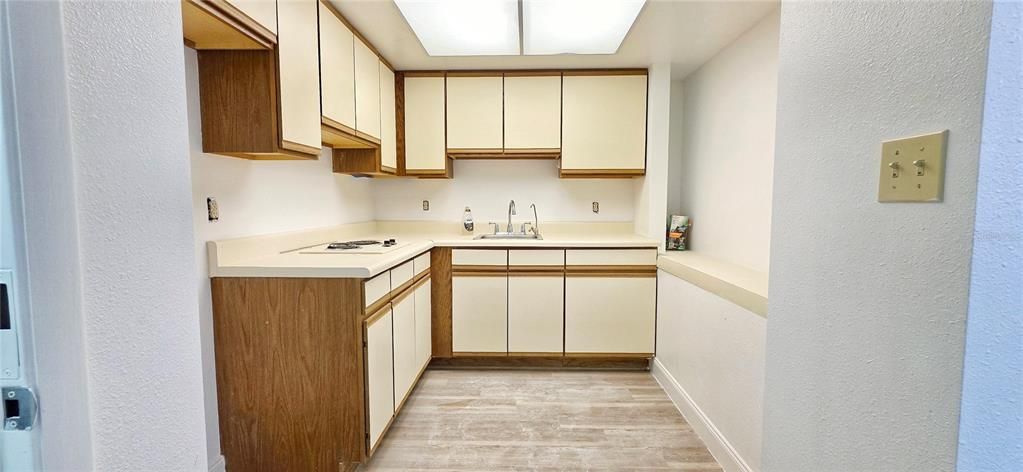 На продажу: $25,920 (0 спален, 0 ванн, 1632 Квадратных фут)