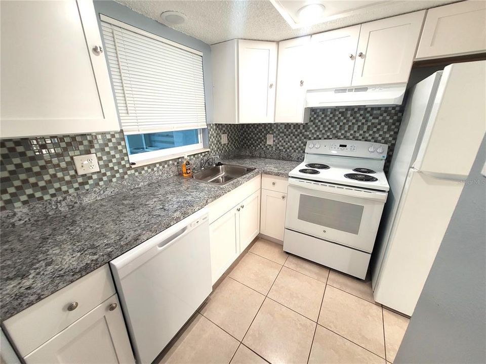 For Rent: $1,875 (2 beds, 1 baths, 1000 Square Feet)