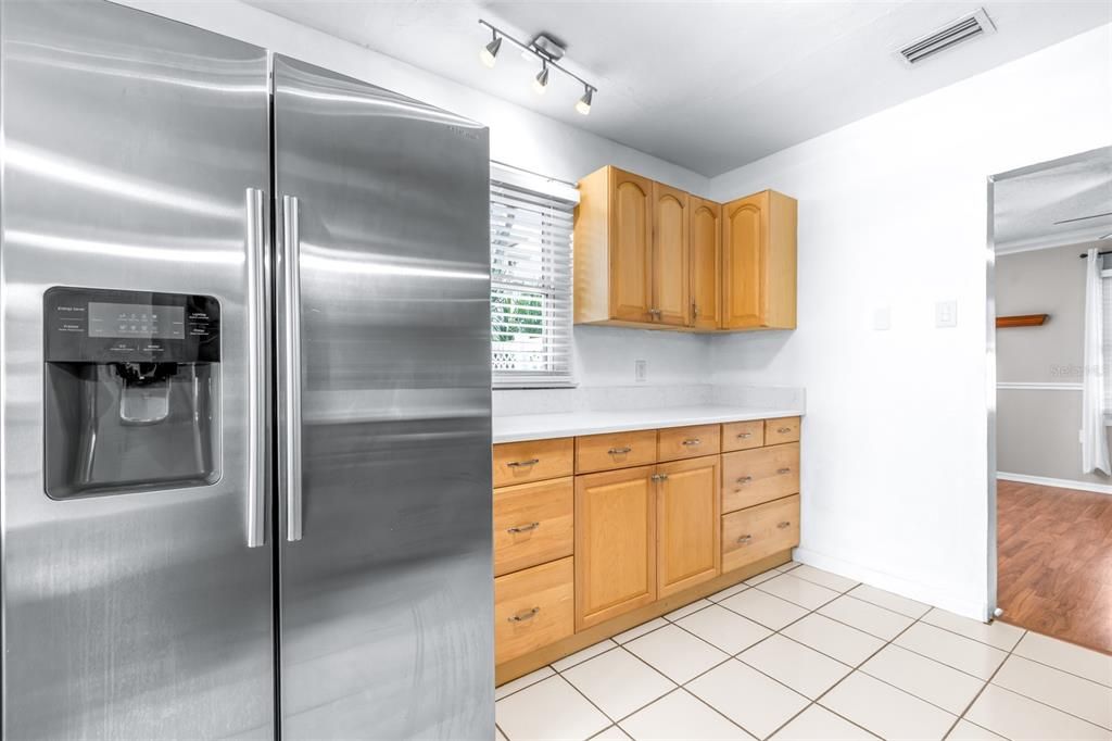 待售: $350,000 (2 贝兹, 1 浴室, 908 平方英尺)