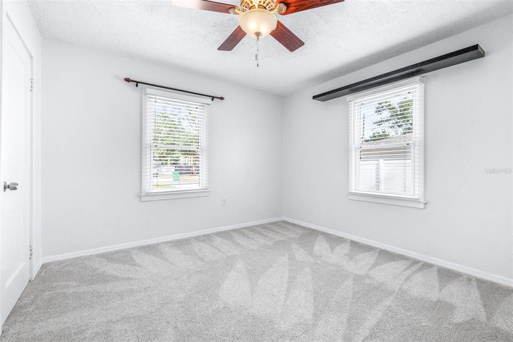 待售: $350,000 (2 贝兹, 1 浴室, 908 平方英尺)