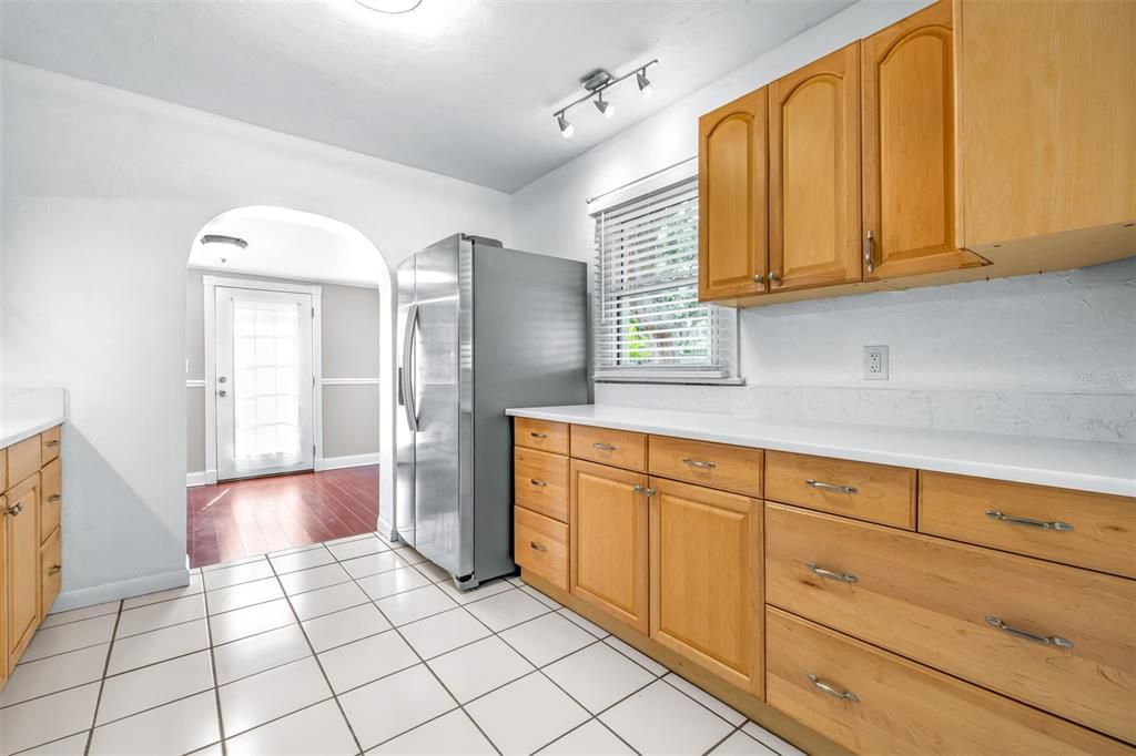 待售: $350,000 (2 贝兹, 1 浴室, 908 平方英尺)