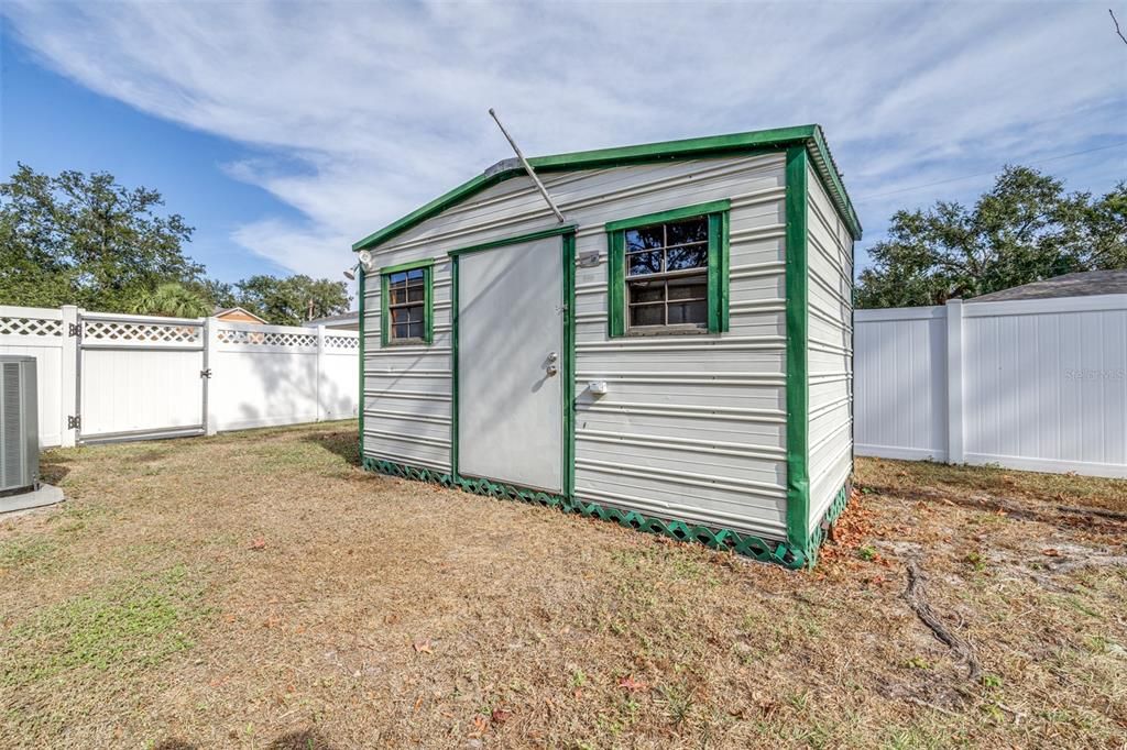 待售: $350,000 (2 贝兹, 1 浴室, 908 平方英尺)