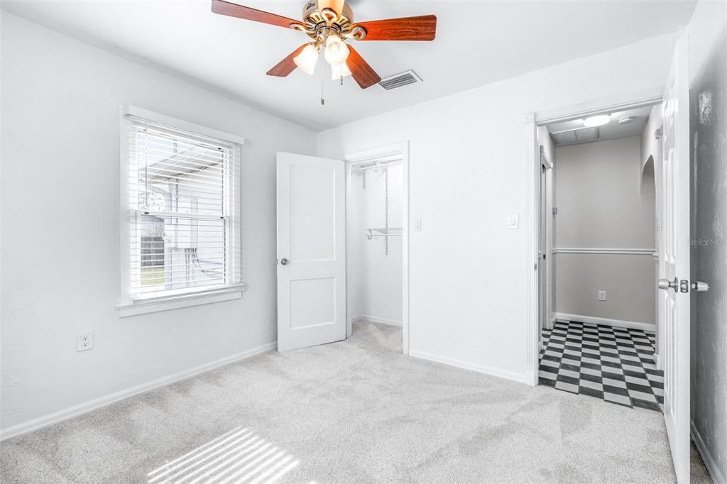 待售: $350,000 (2 贝兹, 1 浴室, 908 平方英尺)