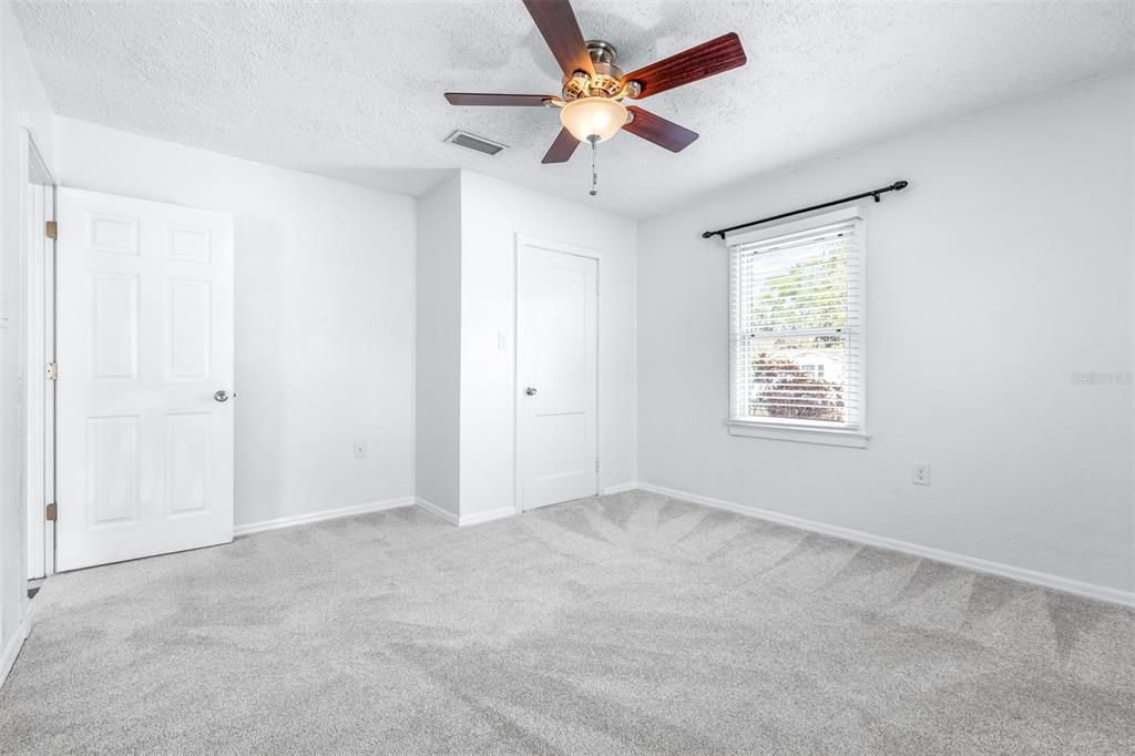 待售: $350,000 (2 贝兹, 1 浴室, 908 平方英尺)